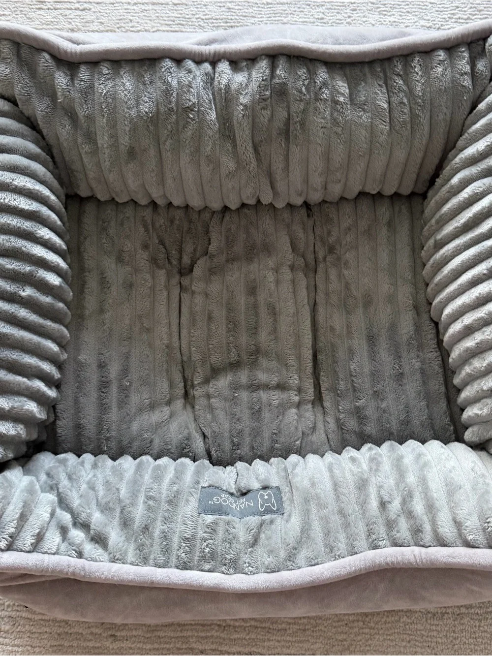 gray dog/cat bed with ribbed texture